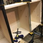 娘の食器棚。組み立てまで進む