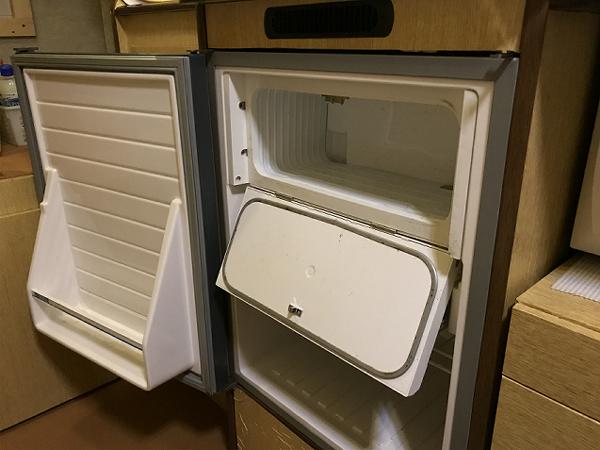 キャンピングカーの冷凍冷蔵庫