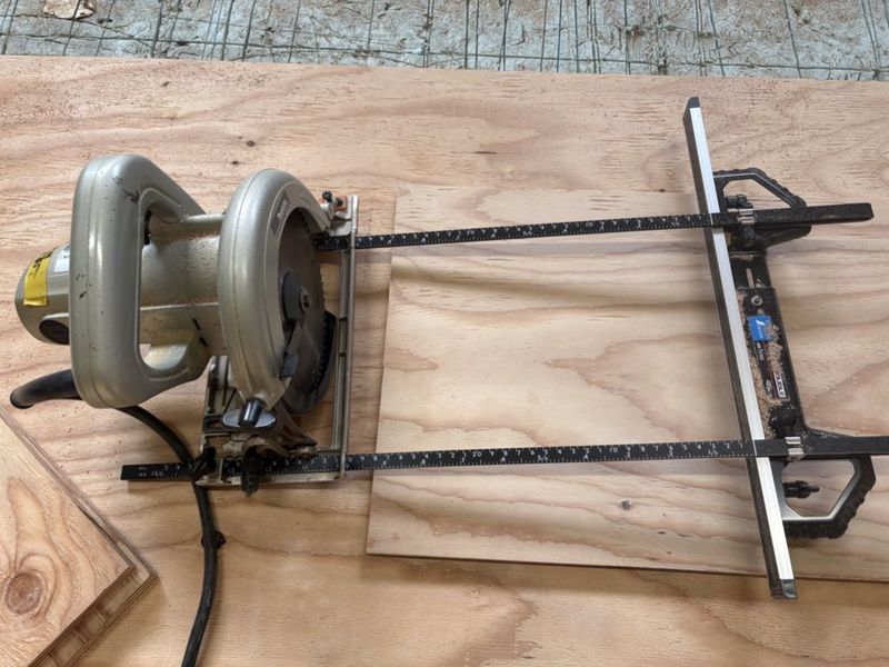 友人の階段下収納4