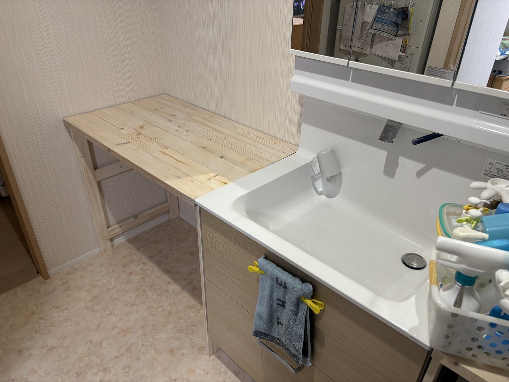 洗面台横のカウンター作り17